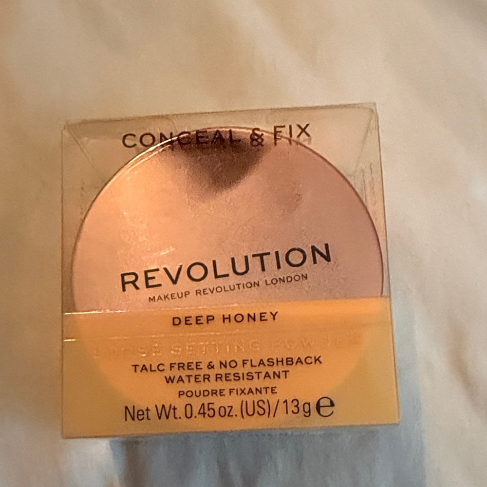 Revolution‎ Deep Honey Conceal & Fix Powder